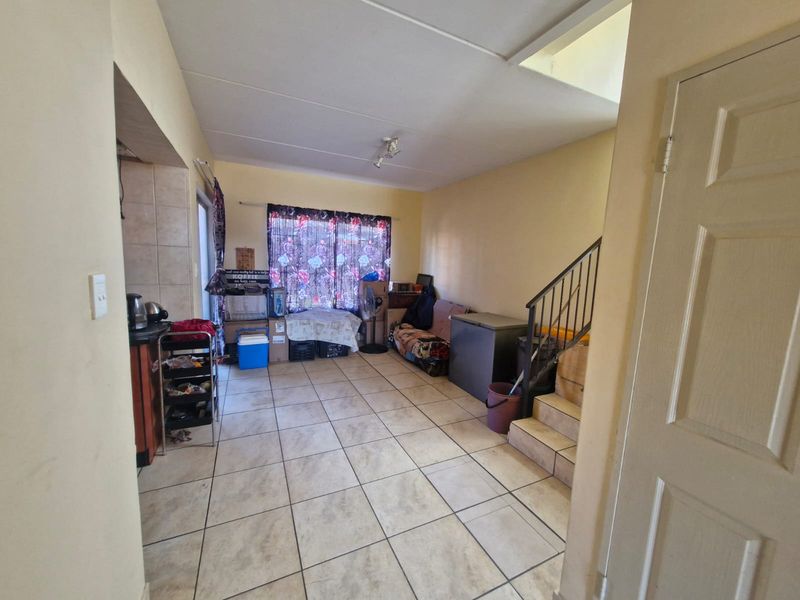 Townhouse Rental Monthly In Rustenburg - Photo 2