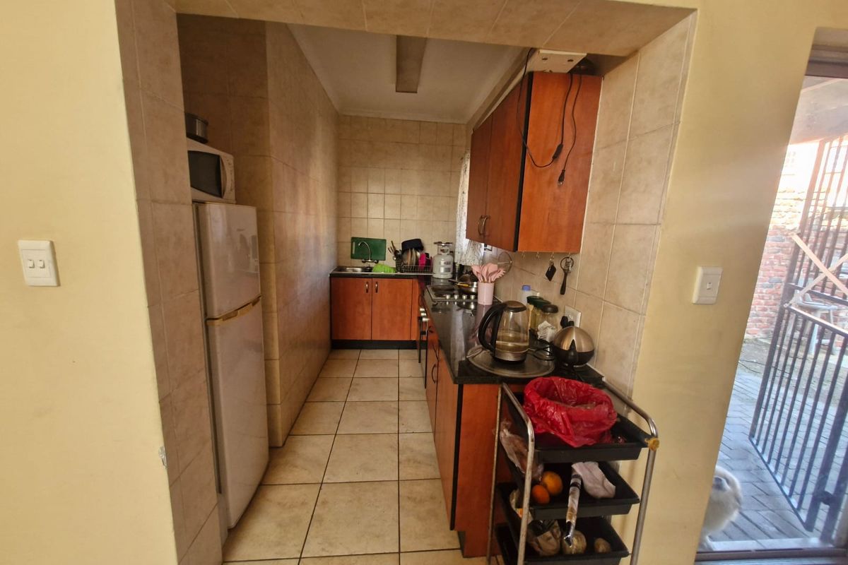 Townhouse Rental Monthly In Rustenburg - Photo 3
