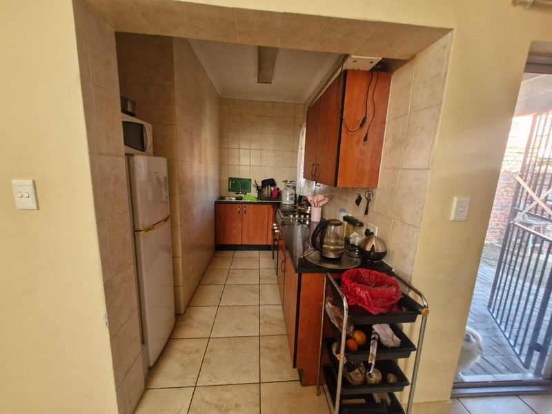 Townhouse Rental Monthly In Rustenburg - Photo 3