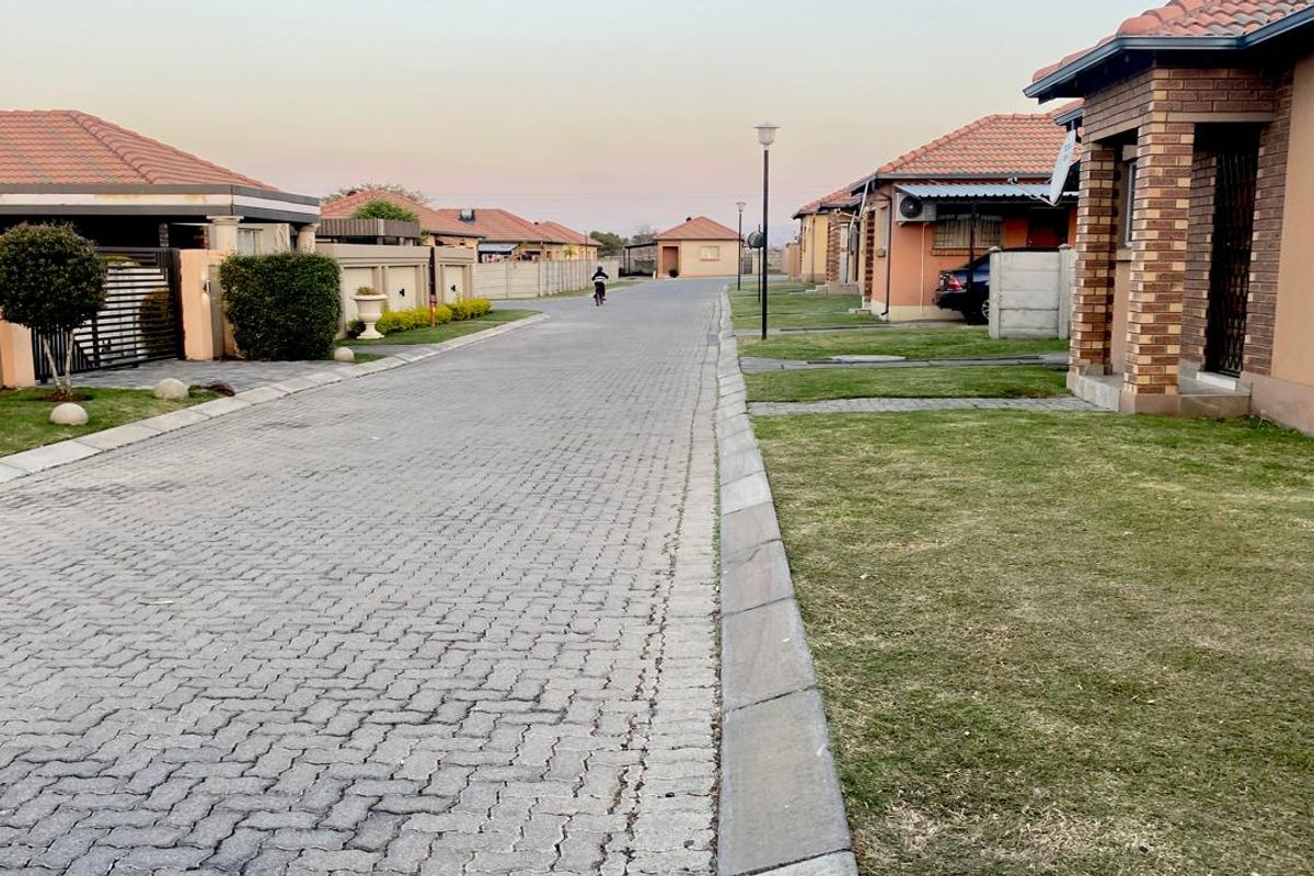 Townhouse For Sale In Rustenburg - Photo 5