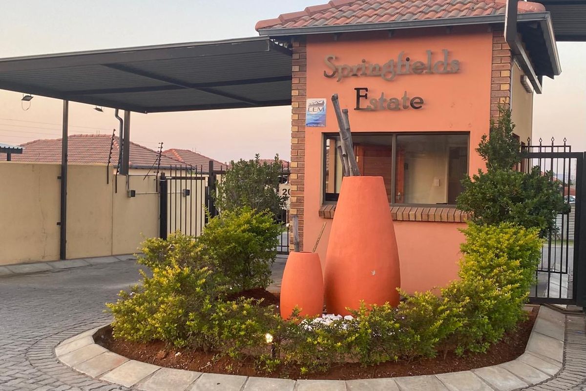 Townhouse For Sale In Rustenburg - Photo 4