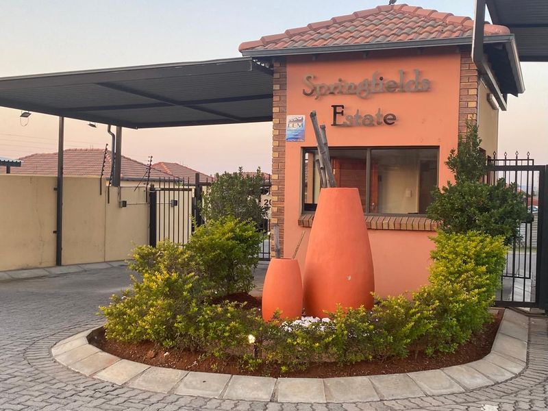 Townhouse For Sale In Rustenburg - Photo 4