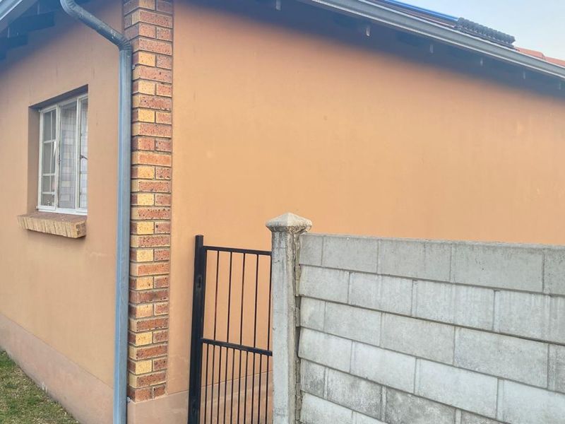 Townhouse For Sale In Rustenburg - Photo 10