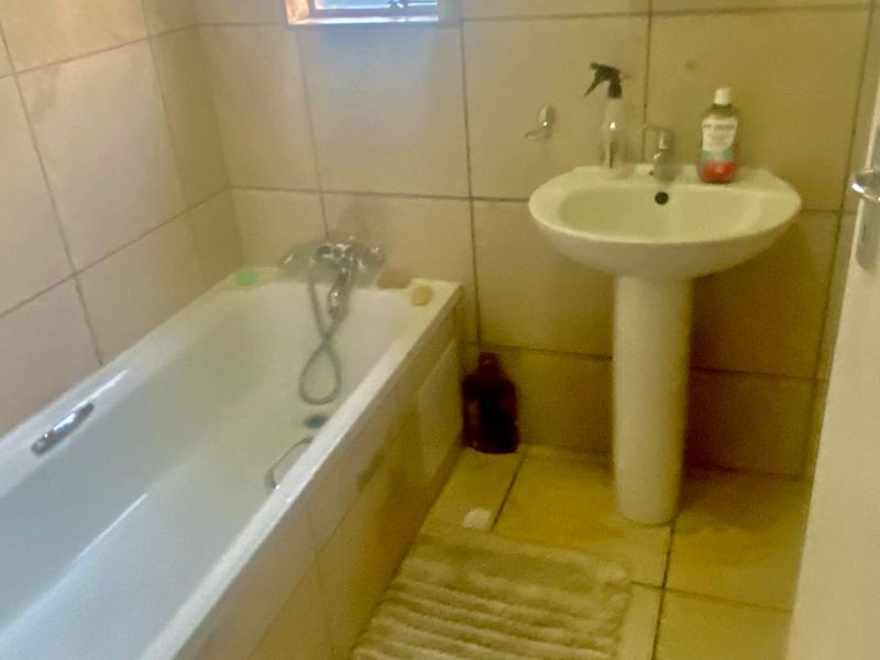 Townhouse For Sale In Rustenburg - Photo 8