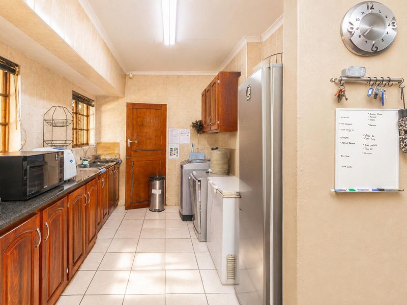 4 Bedroom Townhouse with Private Garden in Safari Gardens - Photo 5