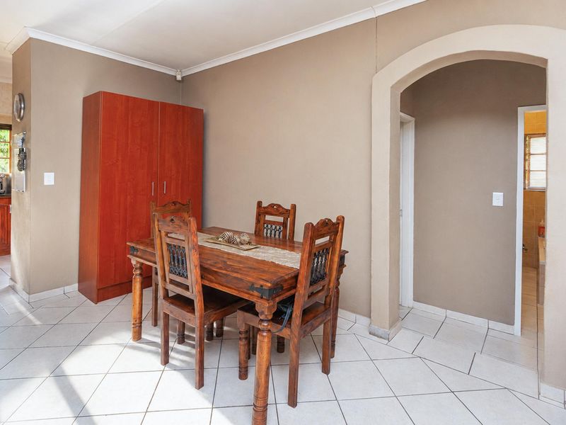 4 Bedroom Townhouse with Private Garden in Safari Gardens - Photo 10