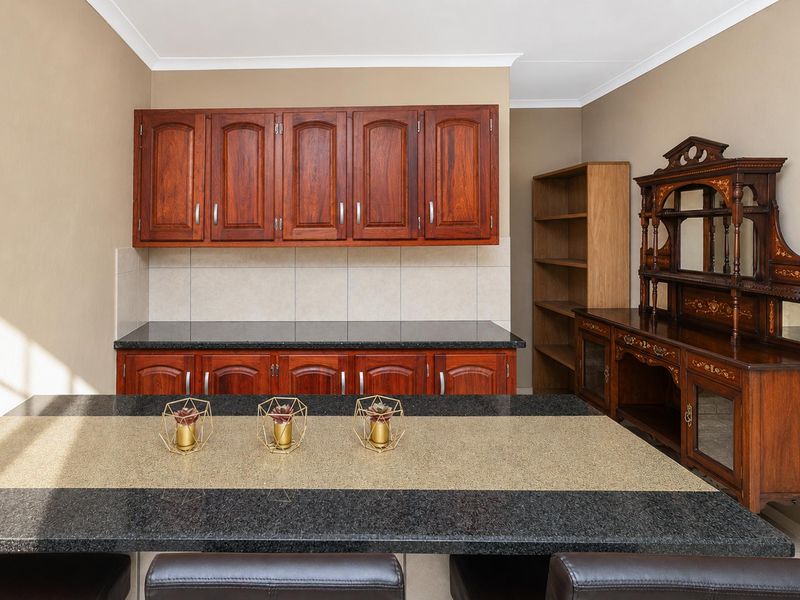 4 Bedroom Townhouse with Private Garden in Safari Gardens - Photo 6