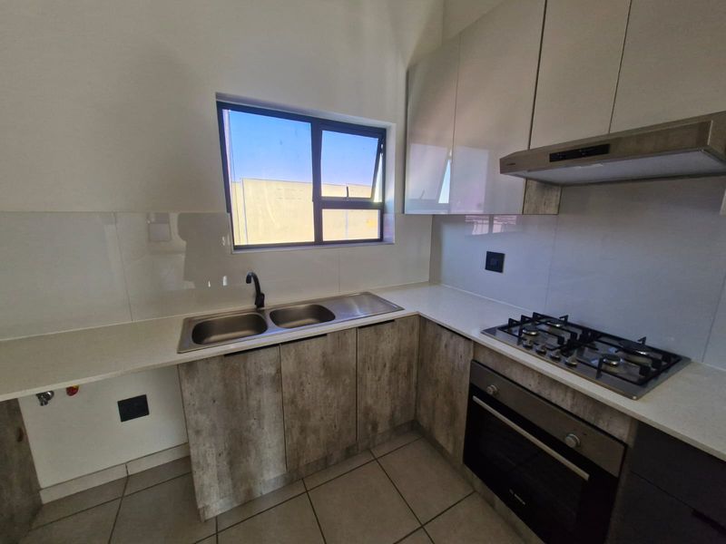 Apartment Rental Monthly In Rustenburg - Photo 9