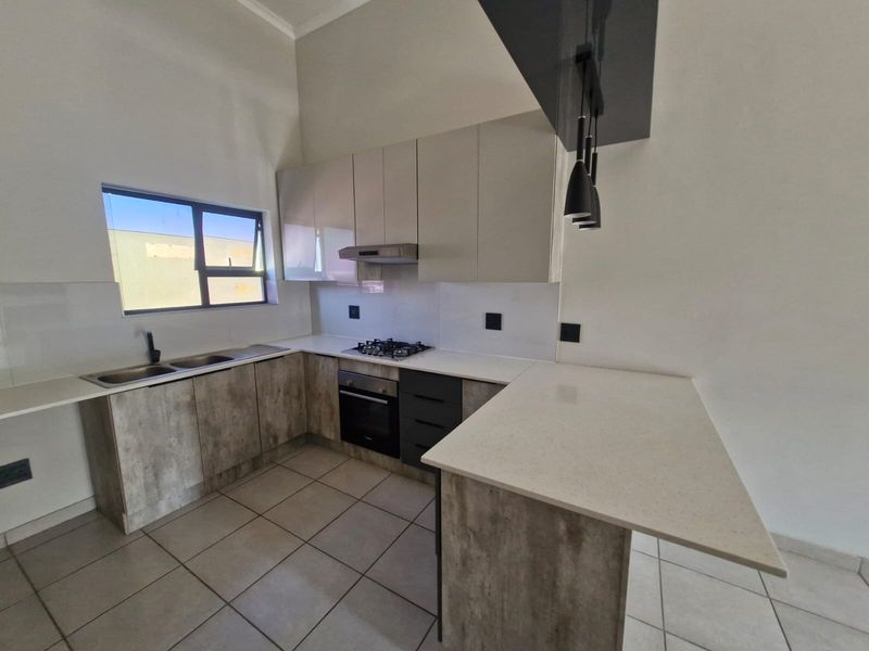 Apartment Rental Monthly In Rustenburg - Photo 7