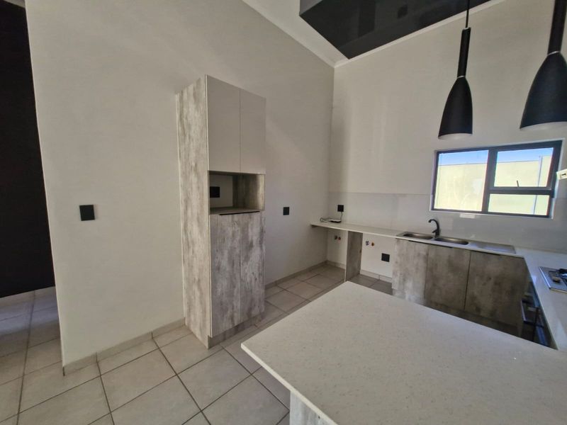 Apartment Rental Monthly In Rustenburg - Photo 6