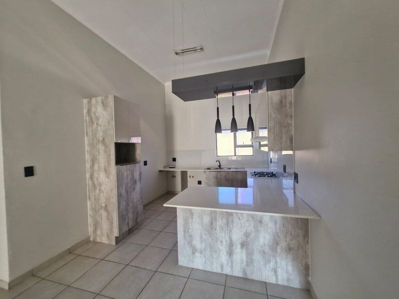 Apartment Rental Monthly In Rustenburg - Photo 4