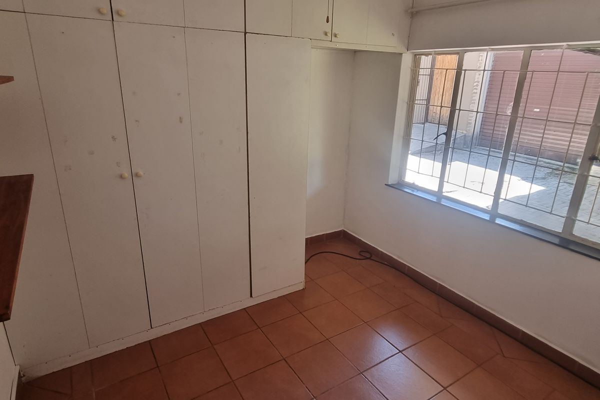 Charming Family Home with Bonus Income Potential: 3 Bedroom House + 1 Bedroom Flatlet! - Photo 5