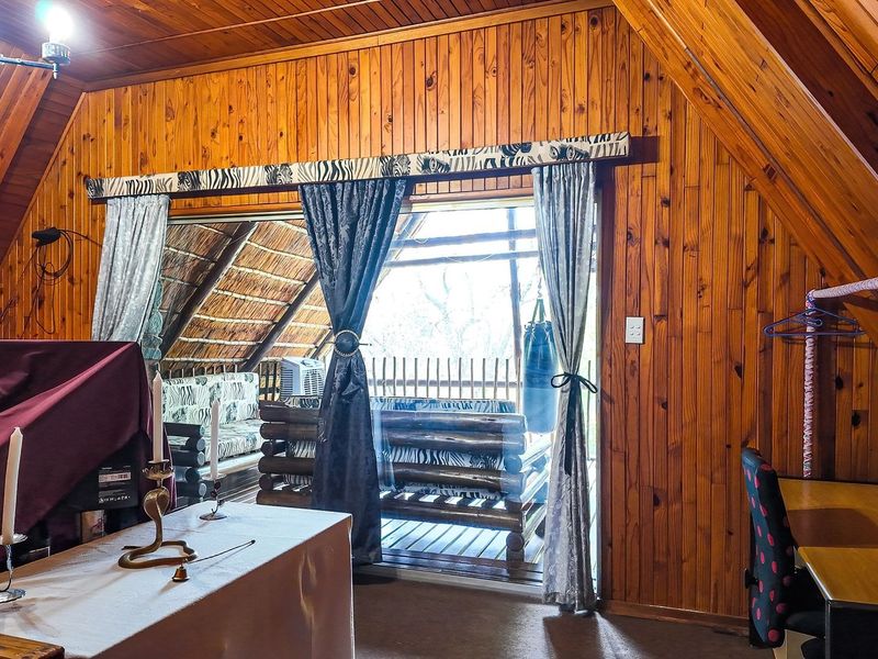 Wooden cottage home in Olifantsnek - Photo 4