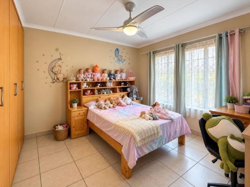 MAKE YOURSELF AT HOME IN THIS BEAUTIFULLY MAINTAINED TOWNHOUSE! - Photo 10