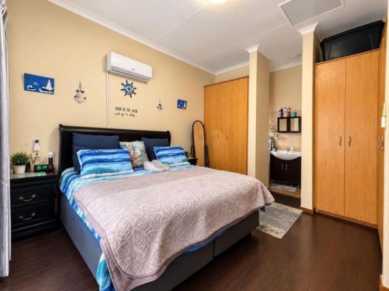 MAKE YOURSELF AT HOME IN THIS BEAUTIFULLY MAINTAINED TOWNHOUSE! - Photo 8