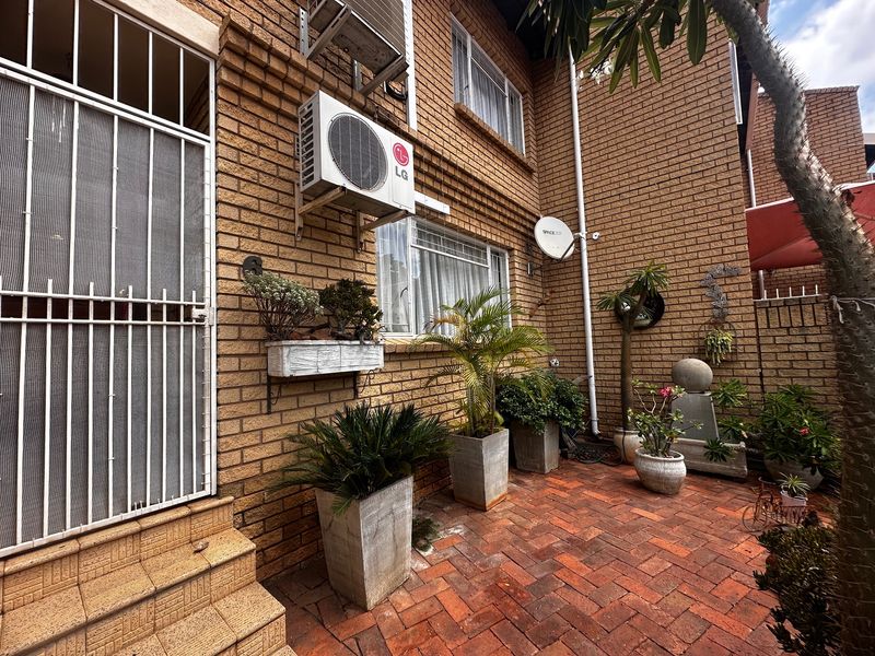 Cosy lock up and go unit in Rustenburg - Photo 2