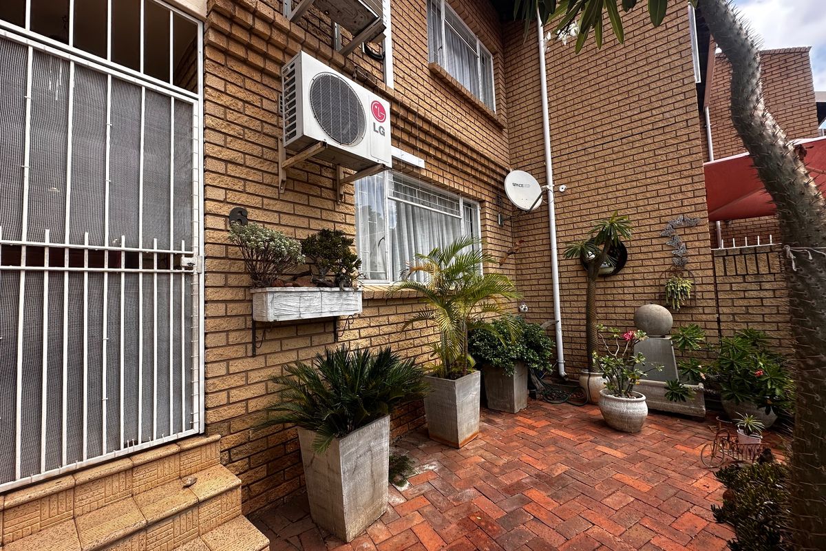 Cosy lock up and go unit in Rustenburg - Photo 2