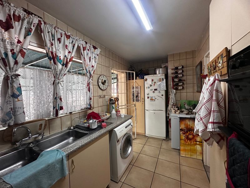 Cosy lock up and go unit in Rustenburg - Photo 5