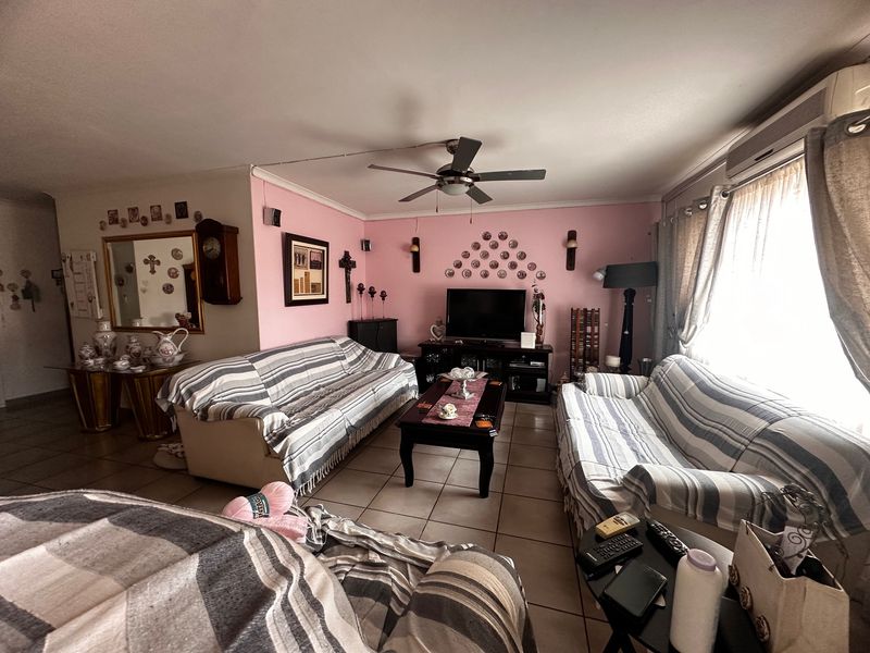 Cosy lock up and go unit in Rustenburg - Photo 3