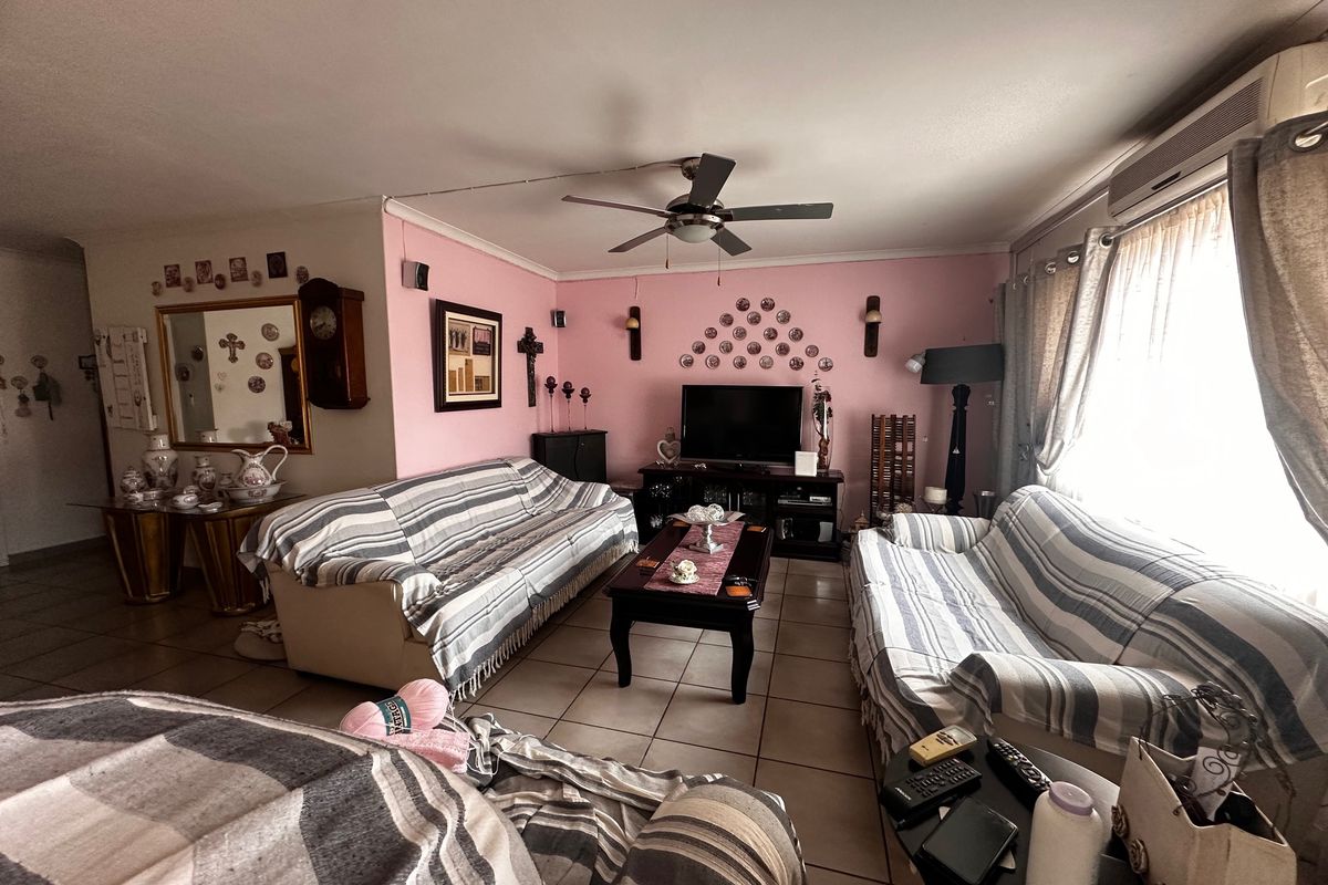 Cosy lock up and go unit in Rustenburg - Photo 3