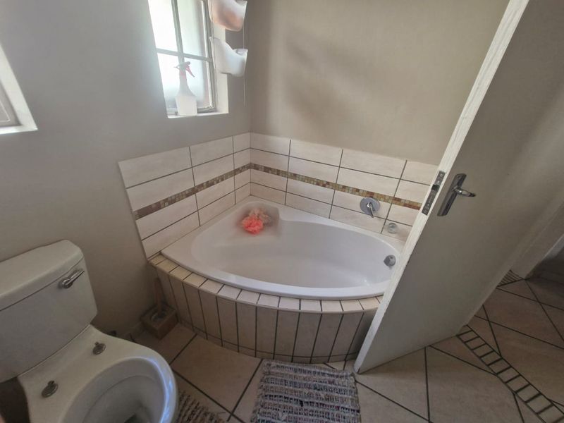 Townhouse Rental Monthly In Rustenburg - Photo 7