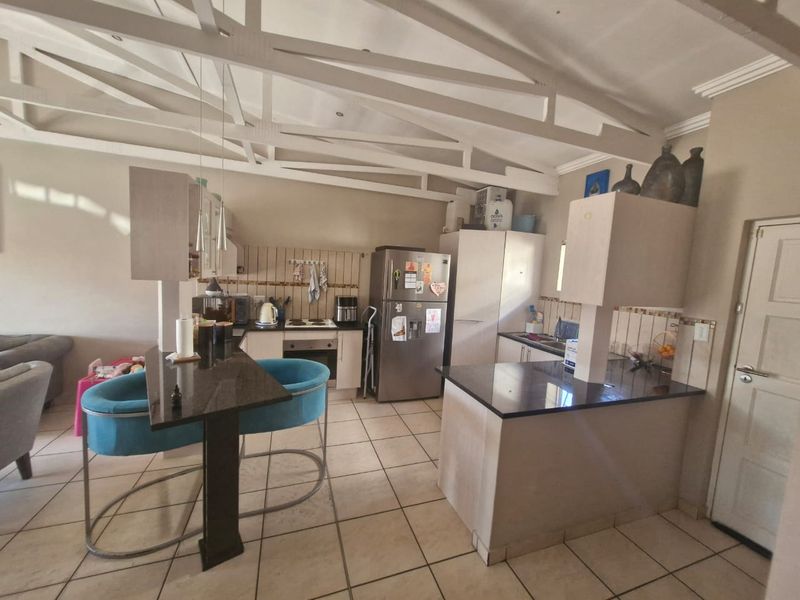 Townhouse Rental Monthly In Rustenburg - Photo 3