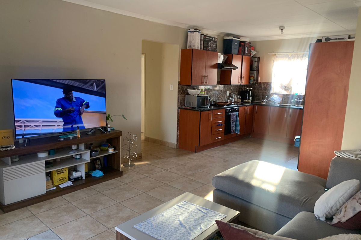 Top unit at Woodridge park up for rental!! - Photo 2