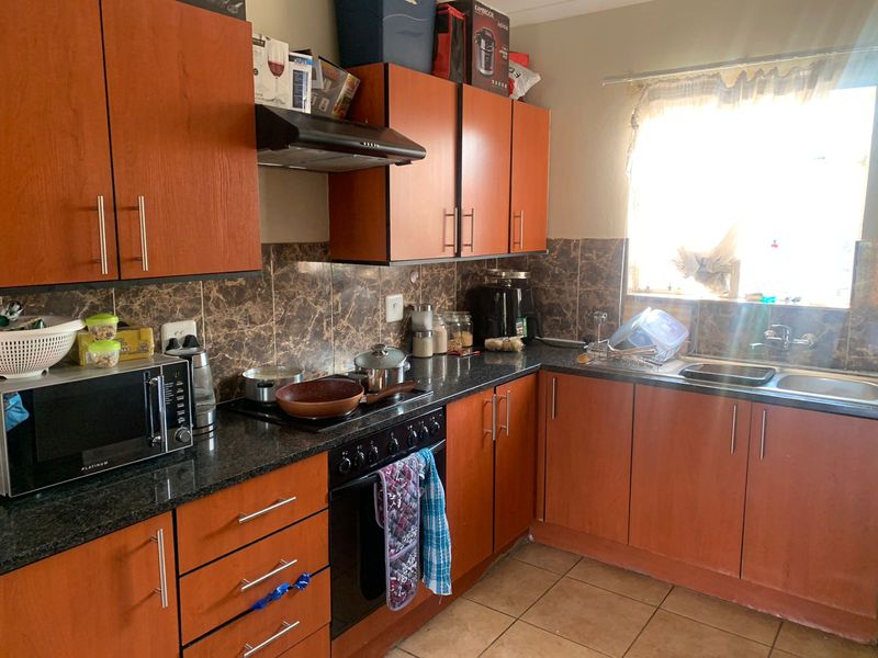 Top unit at Woodridge park up for rental!! - Photo 3