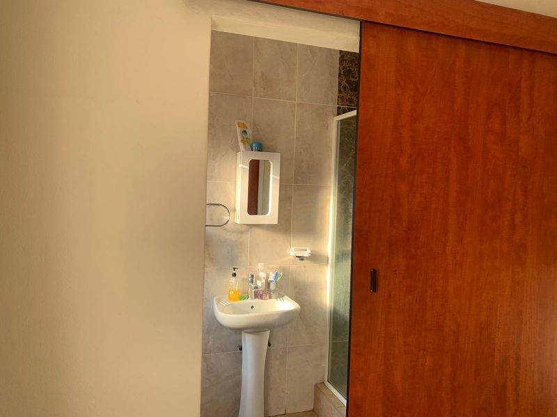 Top unit at Woodridge park up for rental!! - Photo 6