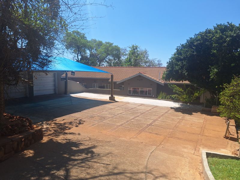 Family home with potential - Photo 10