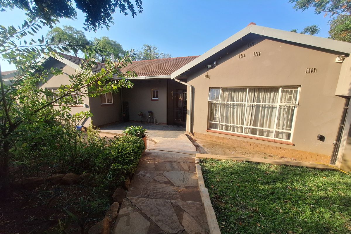 Family home with potential - Photo 2