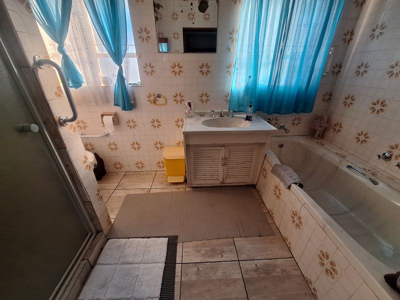 Family home with potential - Photo 5