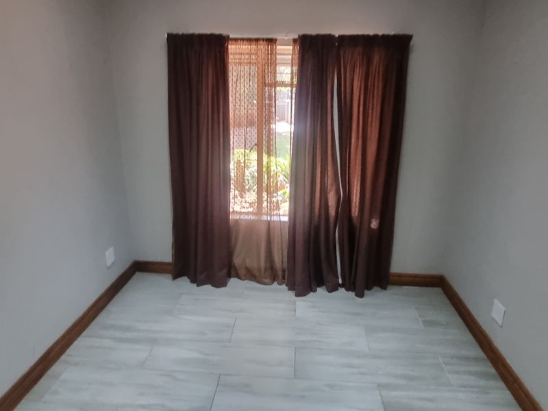 Step into your dream home: Stunning 3 bedroom 2 bathroom Home. - Photo 10