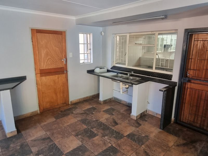 Step into your dream home: Stunning 3 bedroom 2 bathroom Home. - Photo 8