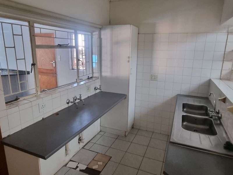 Step into your dream home: Stunning 3 bedroom 2 bathroom Home. - Photo 7