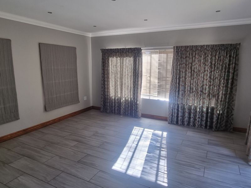 Step into your dream home: Stunning 3 bedroom 2 bathroom Home. - Photo 6