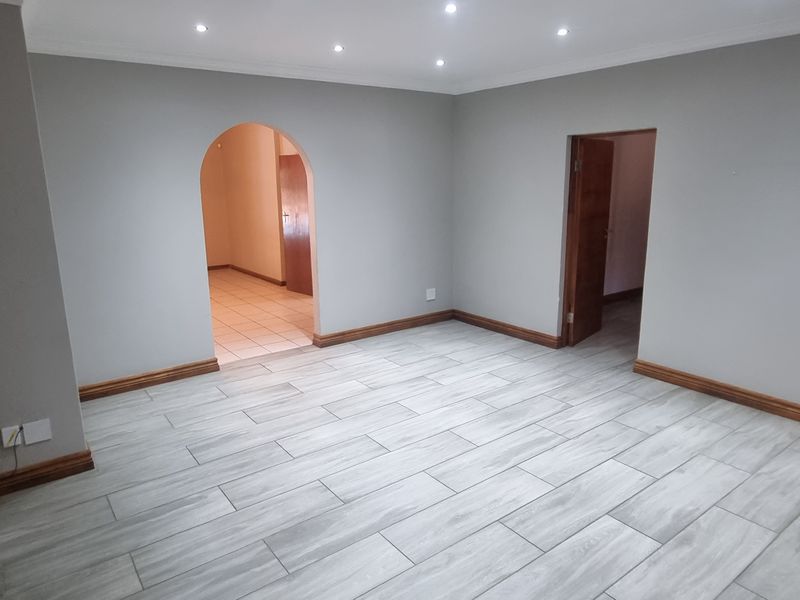 Step into your dream home: Stunning 3 bedroom 2 bathroom Home. - Photo 4