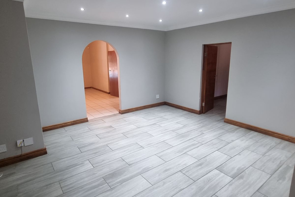 Step into your dream home: Stunning 3 bedroom 2 bathroom Home. - Photo 4