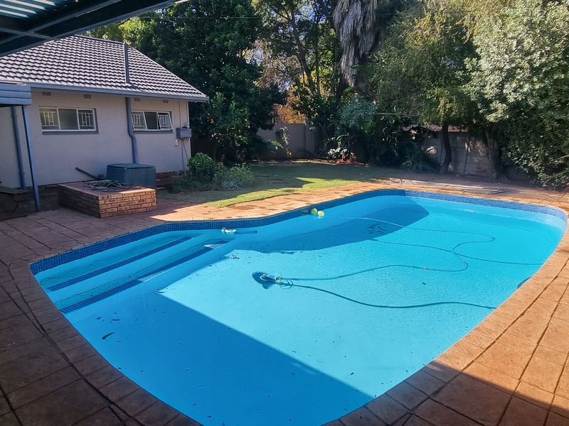 Step into your dream home: Stunning 3 bedroom 2 bathroom Home. - Photo 3