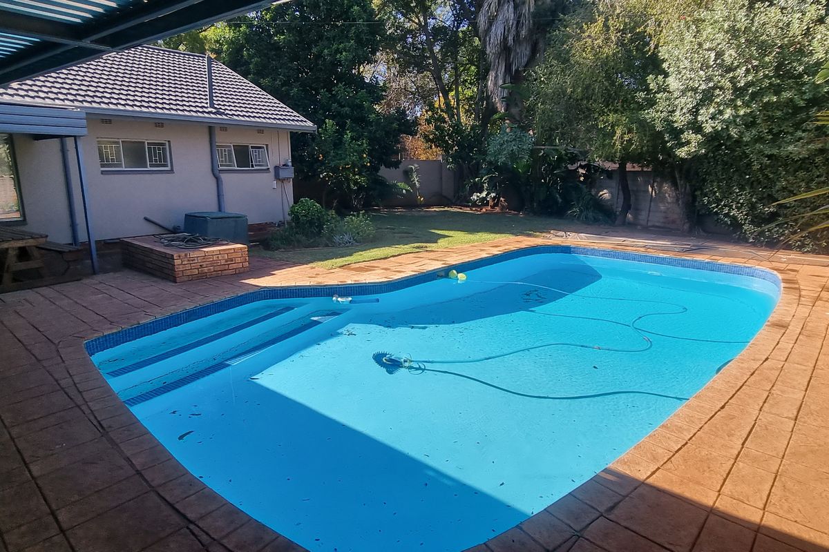 Step into your dream home: Stunning 3 bedroom 2 bathroom Home. - Photo 3