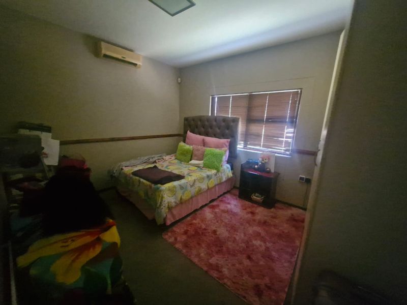 Flat For Sale In Rustenburg - Photo 7