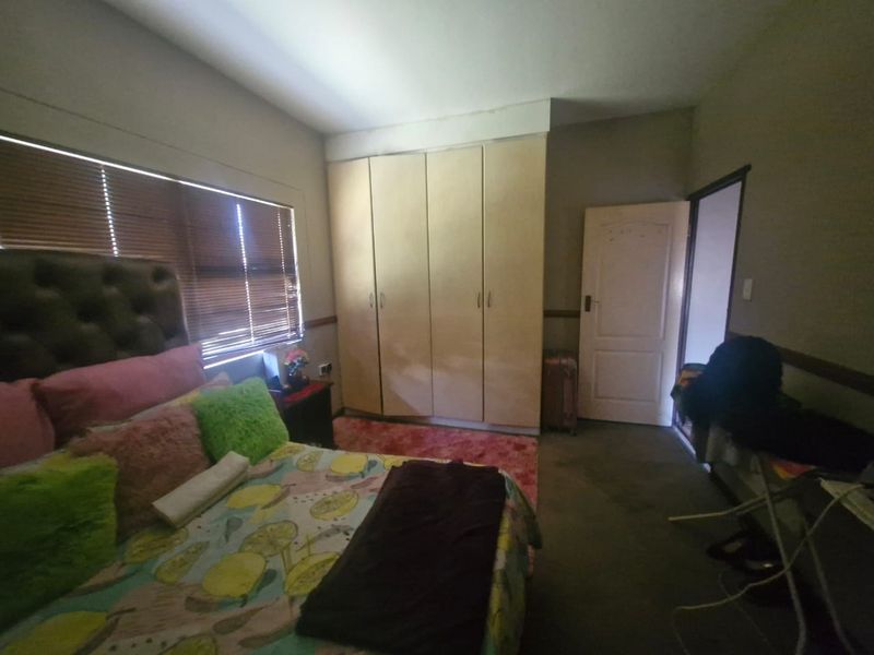 Flat For Sale In Rustenburg - Photo 8