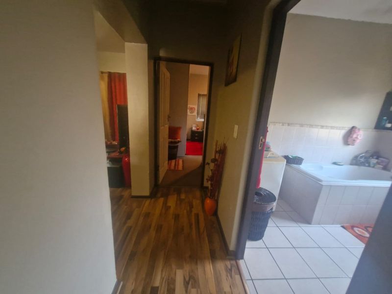 Flat For Sale In Rustenburg - Photo 9