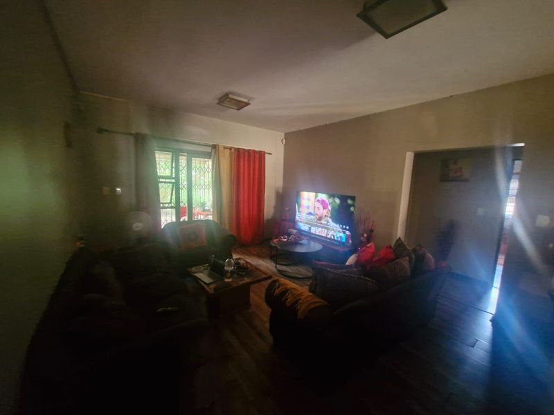 Flat For Sale In Rustenburg - Photo 4