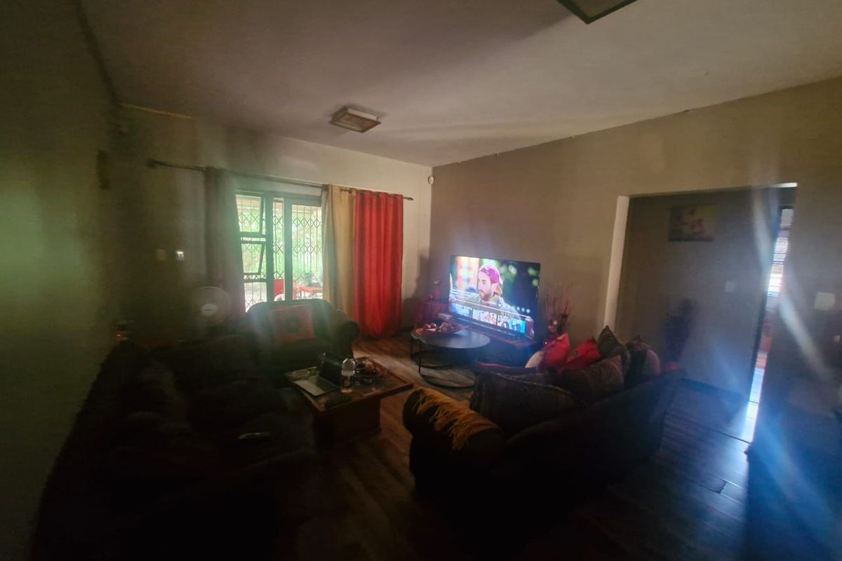 Flat For Sale In Rustenburg - Photo 4