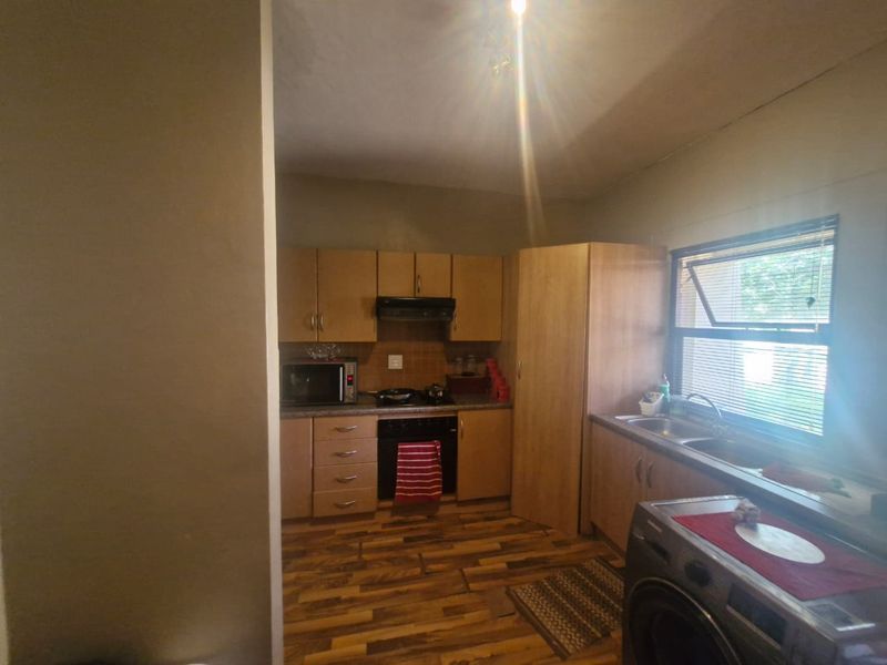 Flat For Sale In Rustenburg - Photo 2