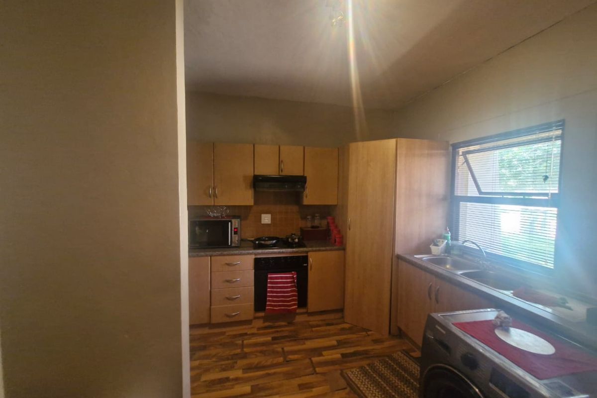 Flat For Sale In Rustenburg - Photo 2