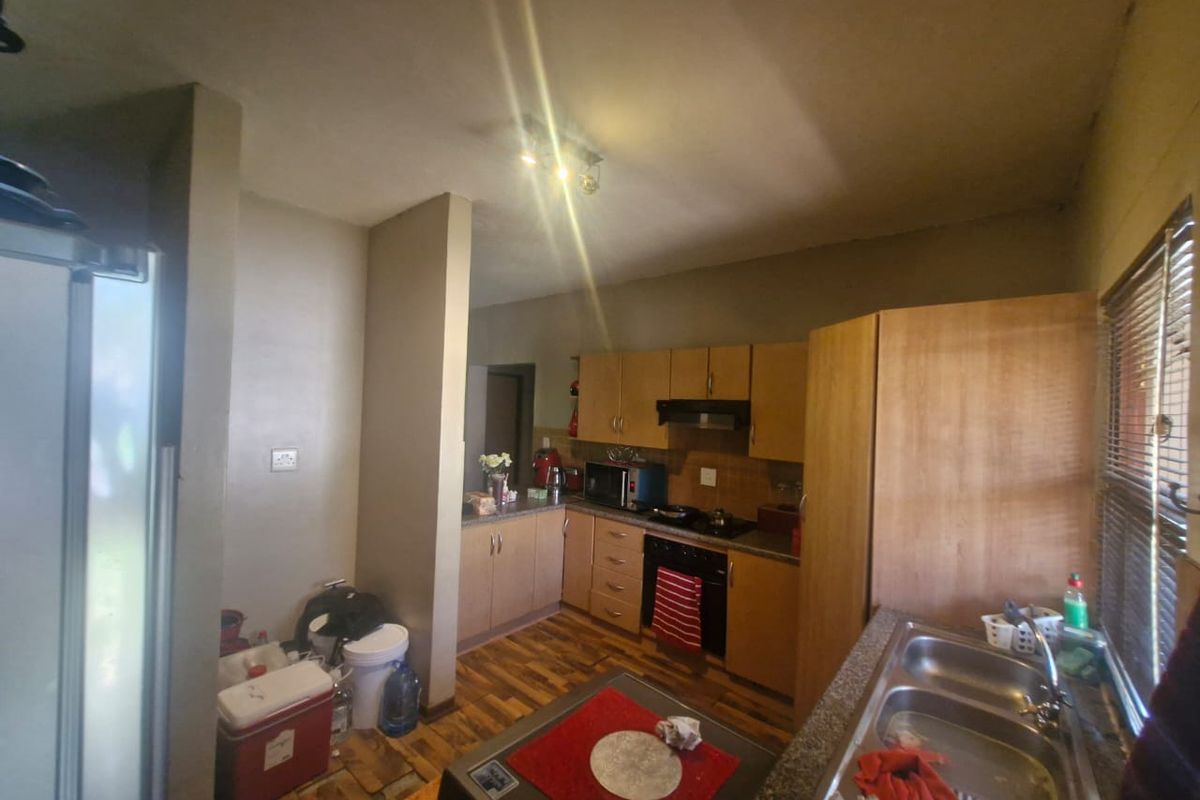 Flat For Sale In Rustenburg - Photo 3