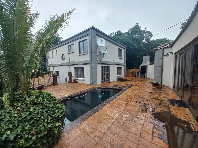 Seven bedroom property plus extras! - Photo 2