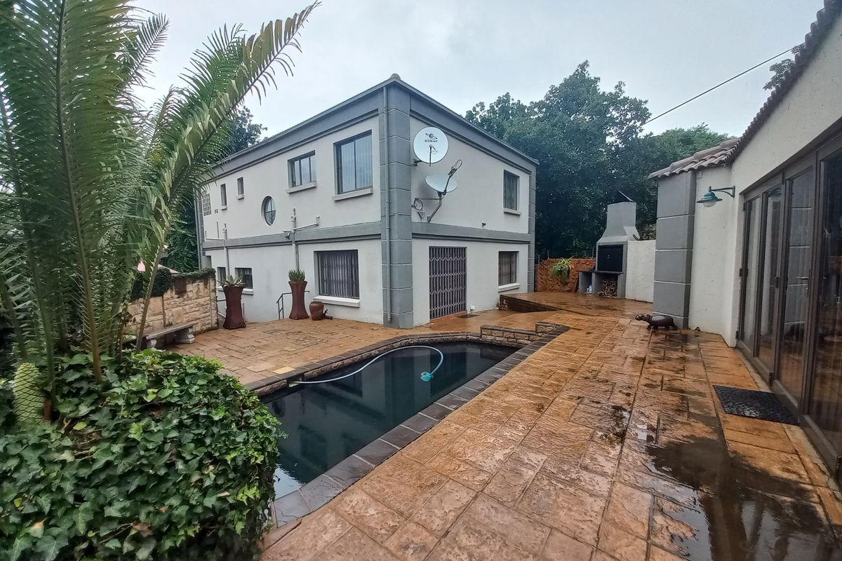 Seven bedroom property plus extras! - Photo 2